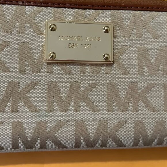 MICHAEL KORS WALLET ZIPPERED - Picture 1 of 7